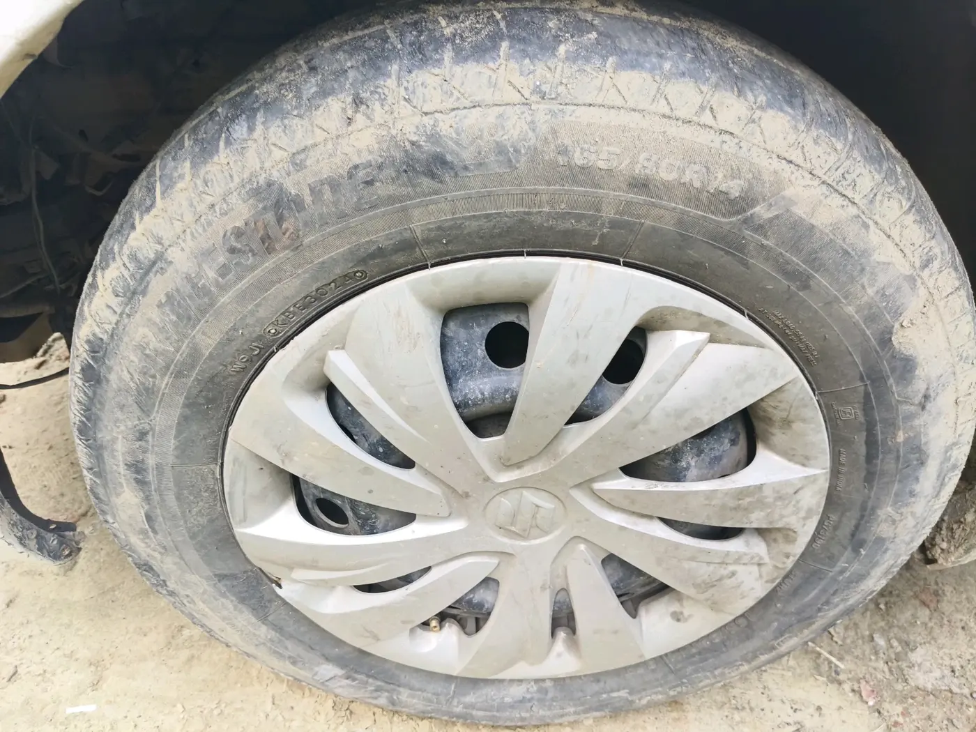 2017 Maruti Dzire VDI, Diesel, Manual, 75,493 km, tyre