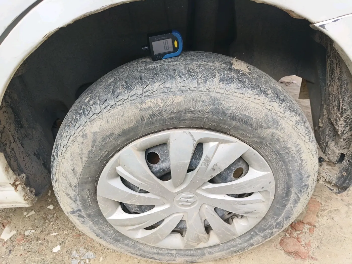 2017 Maruti Dzire VDI, Diesel, Manual, 75,493 km, tyre