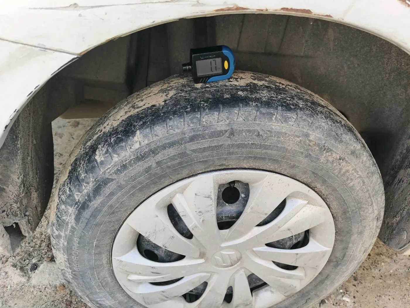2017 Maruti Dzire VDI, Diesel, Manual, 75,493 km, tyre