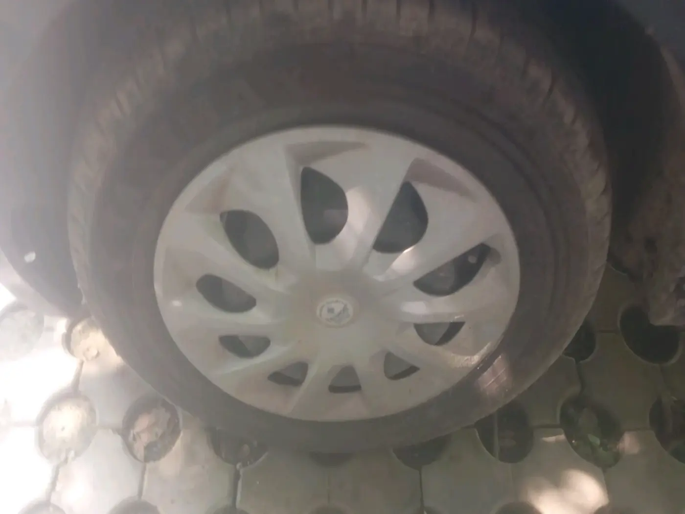 2022 Tata Tiago XT CNG, CNG, Manual, 80,353 km, tyre