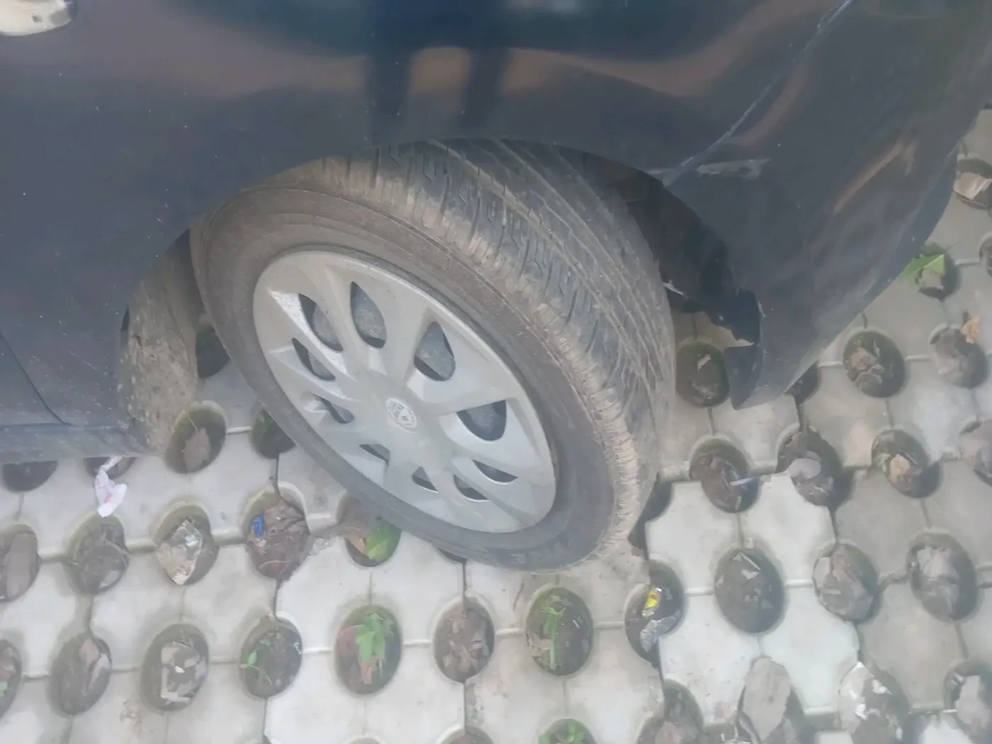 2022 Tata Tiago XT CNG, CNG, Manual, 80,353 km, tyre