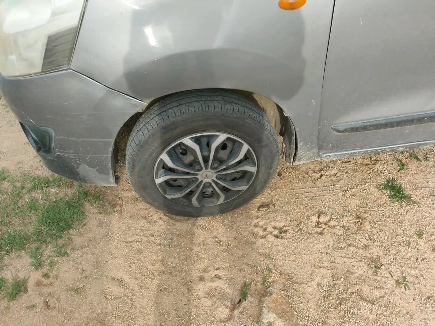 2015 Maruti Wagon R 1.0 VXI, Petrol, Manual, 1,65,743 km, tyre
