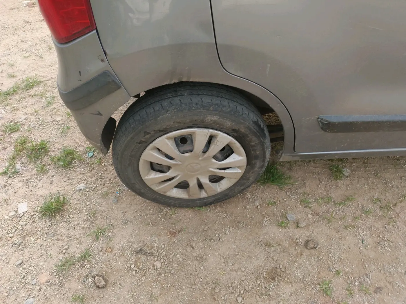 2015 Maruti Wagon R 1.0 VXI, Petrol, Manual, 1,65,743 km, tyre