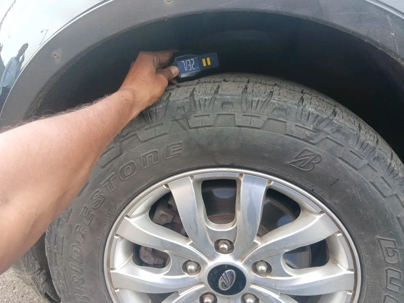 2015 Mahindra XUV500 W10, Diesel, Manual, 1,78,715 km, tyre