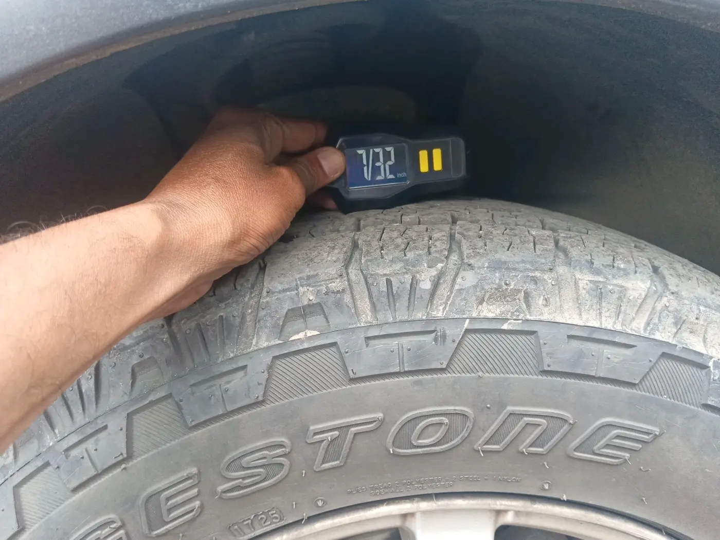 2015 Mahindra XUV500 W10, Diesel, Manual, 1,78,715 km, tyre