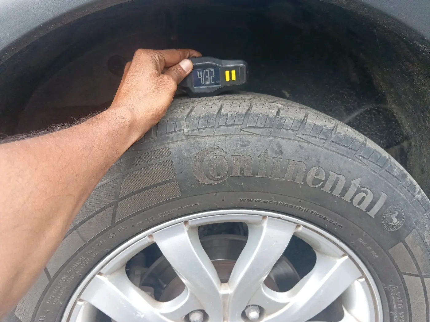 2015 Mahindra XUV500 W10, Diesel, Manual, 1,78,715 km, tyre