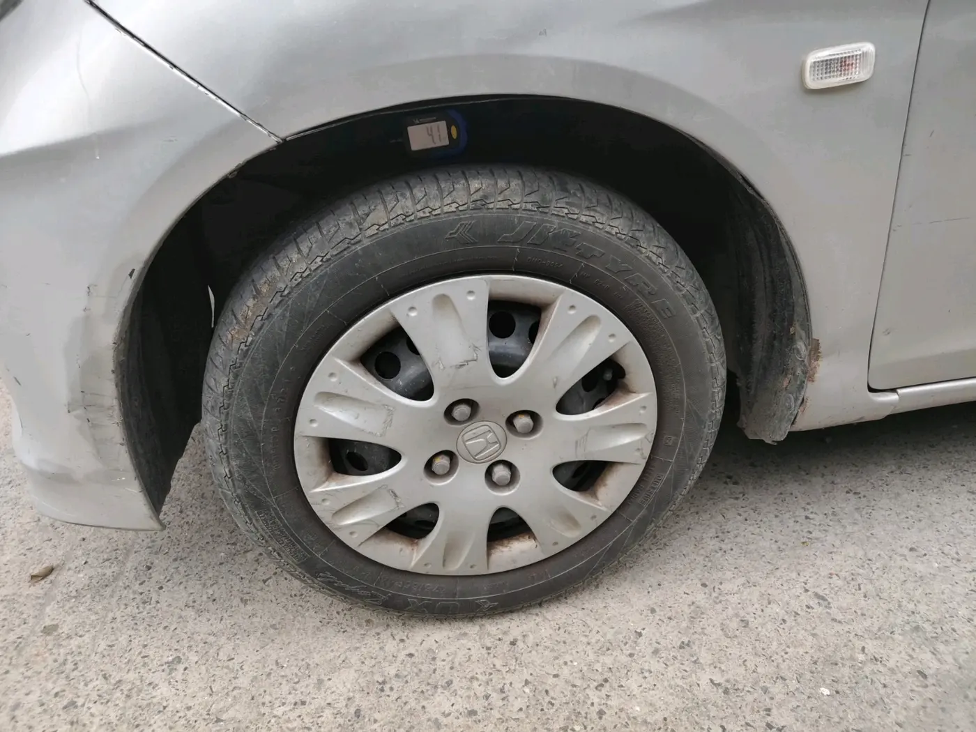 2015 Honda Amaze 1.2L I-VTEC S, CNG, Manual, 1,03,585 km, tyre