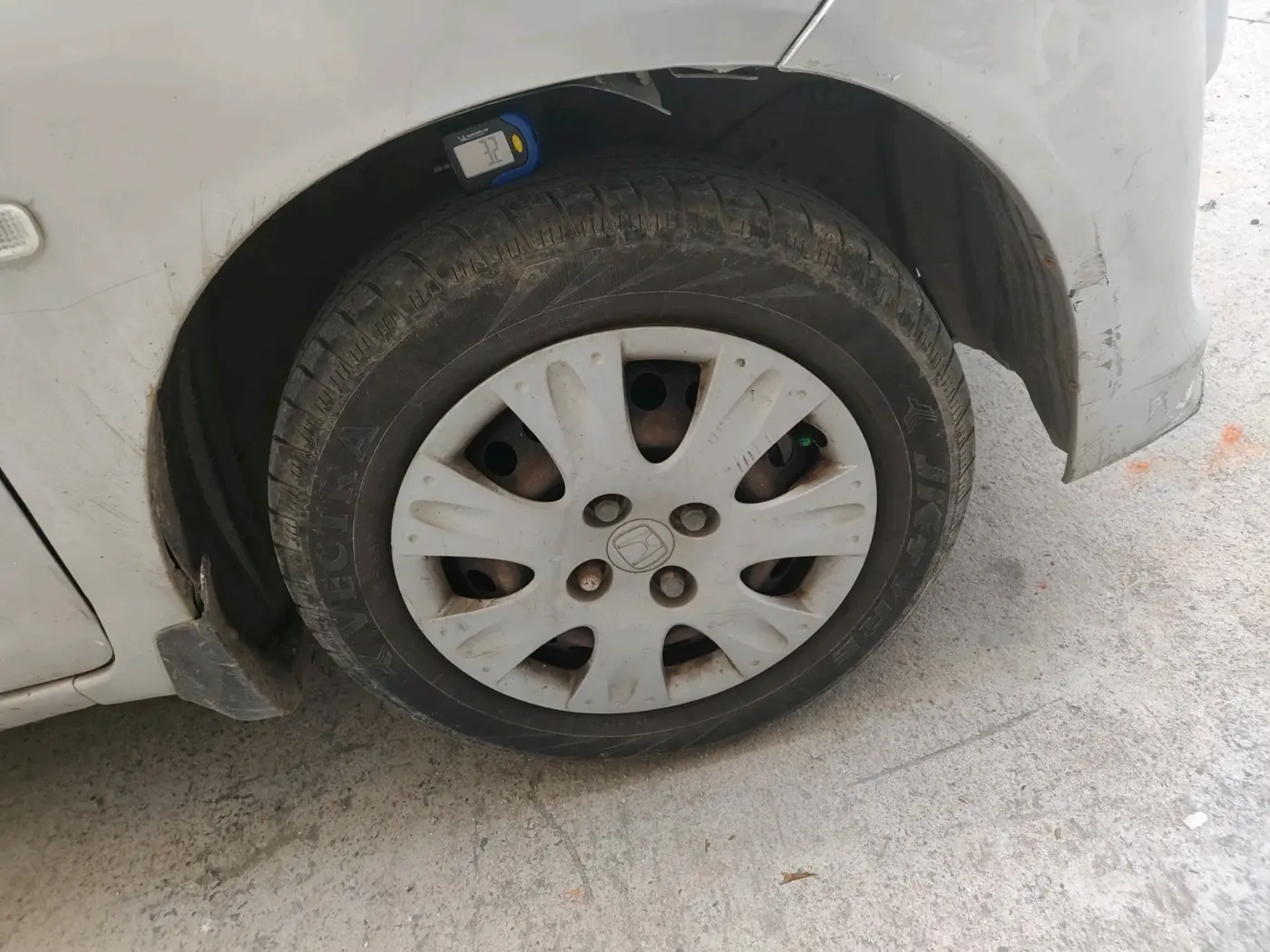 2015 Honda Amaze 1.2L I-VTEC S, CNG, Manual, 1,03,585 km, tyre