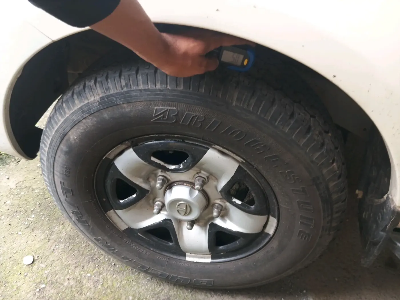 2014 Tata Safari Storme 2.2 EX 4X2, Diesel, Manual, 98,150 km, tyre