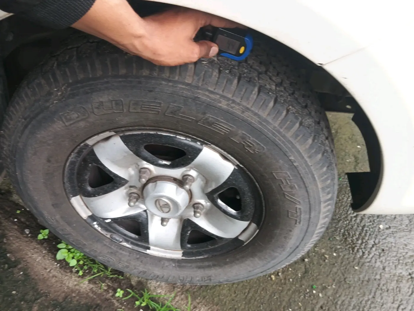2014 Tata Safari Storme 2.2 EX 4X2, Diesel, Manual, 98,150 km, tyre