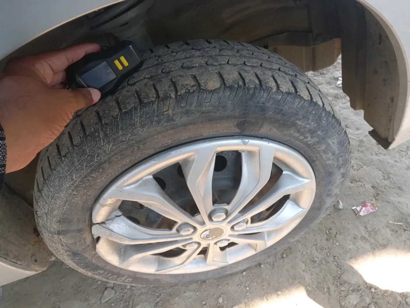 2017 Maruti Wagon R 1.0 VXI AMT, Petrol, Automatic, 27,675 km, tyre