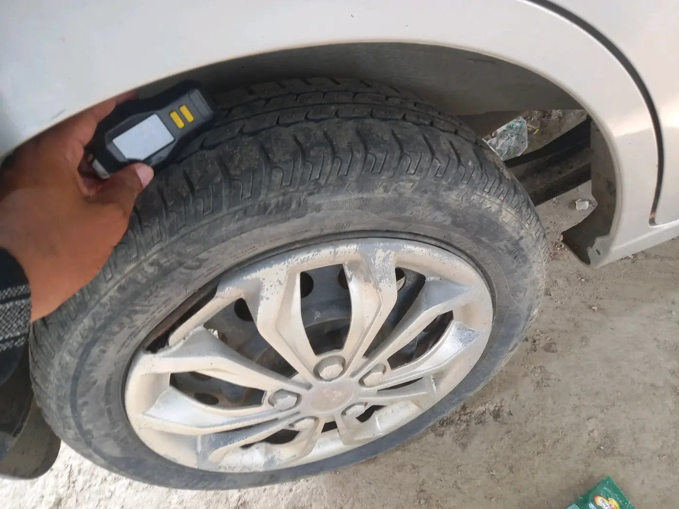 2017 Maruti Wagon R 1.0 VXI AMT, Petrol, Automatic, 27,675 km, tyre