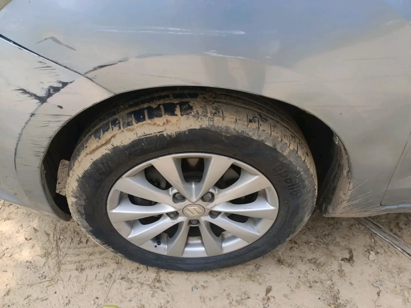 2011 Maruti Ertiga ZXI, CNG, Manual, 91,537 km, tyre