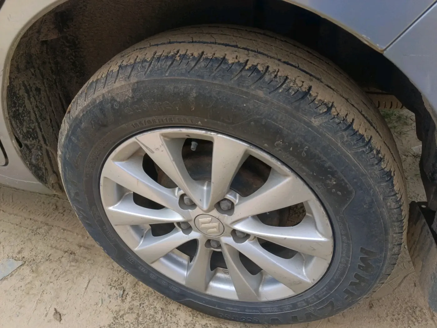 2011 Maruti Ertiga ZXI, CNG, Manual, 91,537 km, tyre