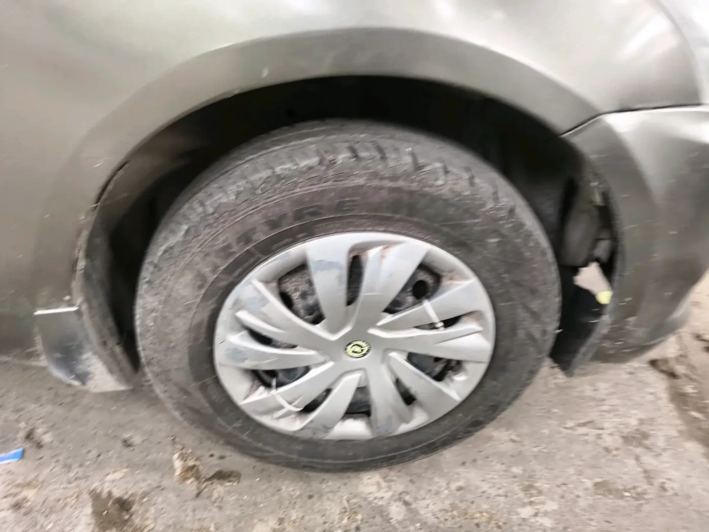 2015 Maruti Swift Dzire VXI, CNG, Manual, 1,38,119 km, tyre
