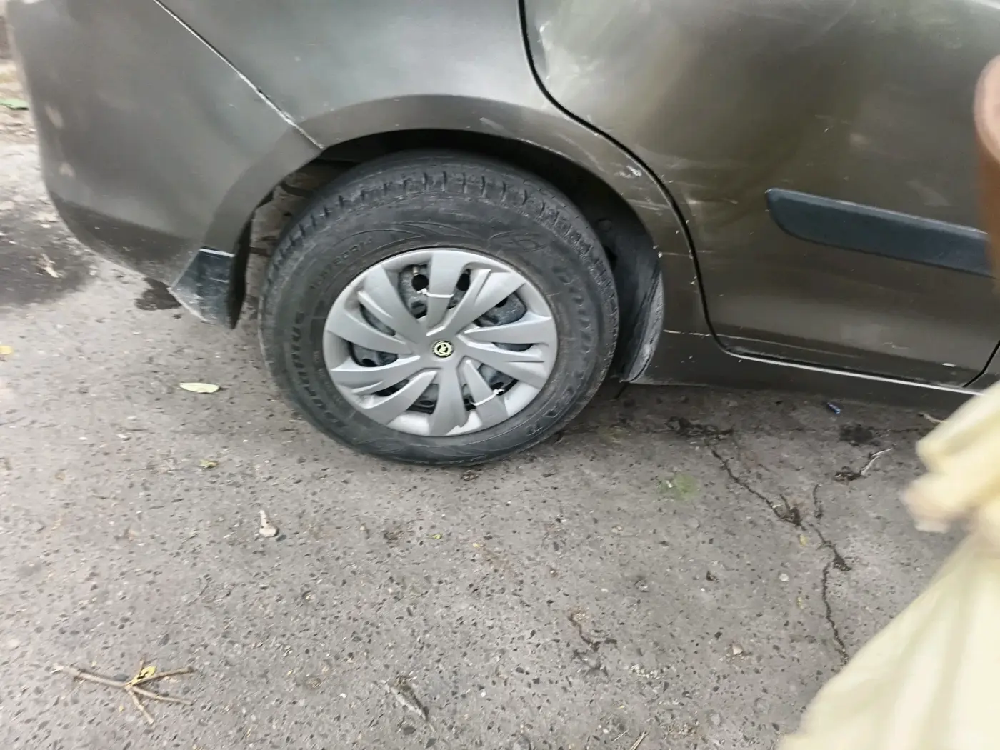 2015 Maruti Swift Dzire VXI, CNG, Manual, 1,38,119 km, tyre