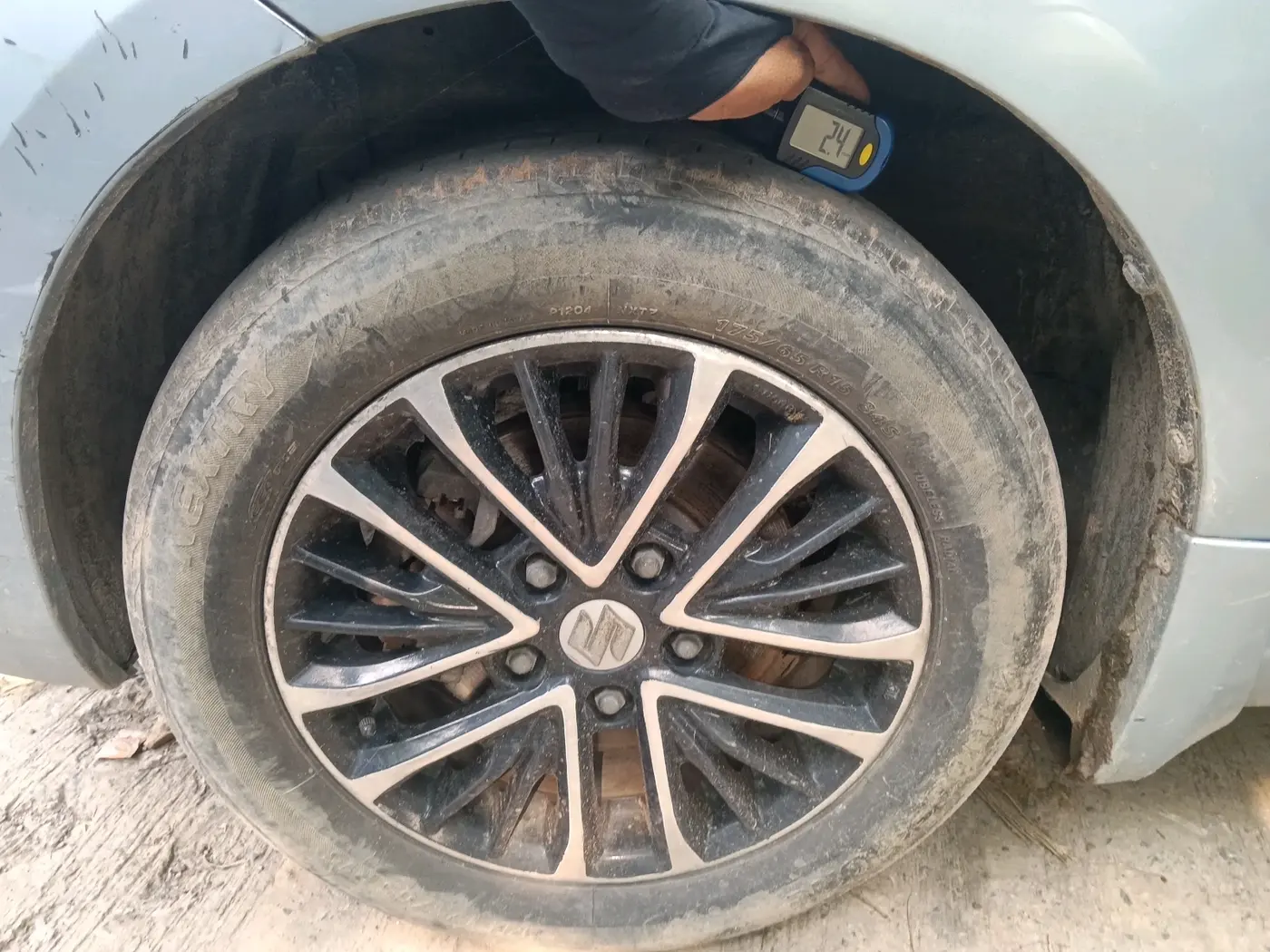 2013 Maruti Ertiga ZXI, Petrol, Manual, 87,596 km, tyre