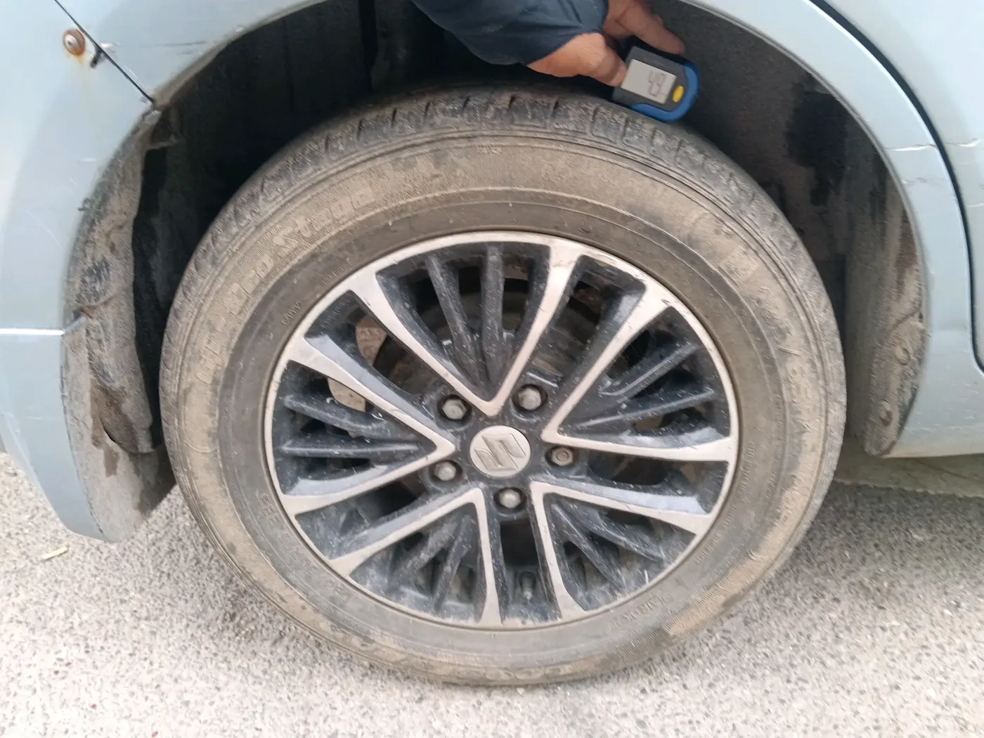 2013 Maruti Ertiga ZXI, Petrol, Manual, 87,596 km, tyre
