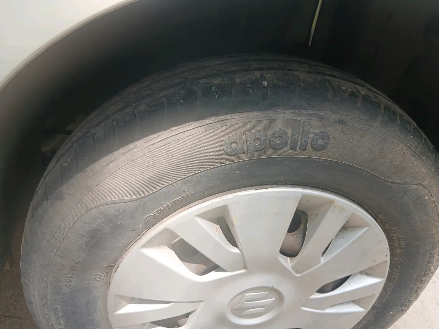 2013 Maruti Swift VXI, Petrol, Manual, 57,084 km, tyre