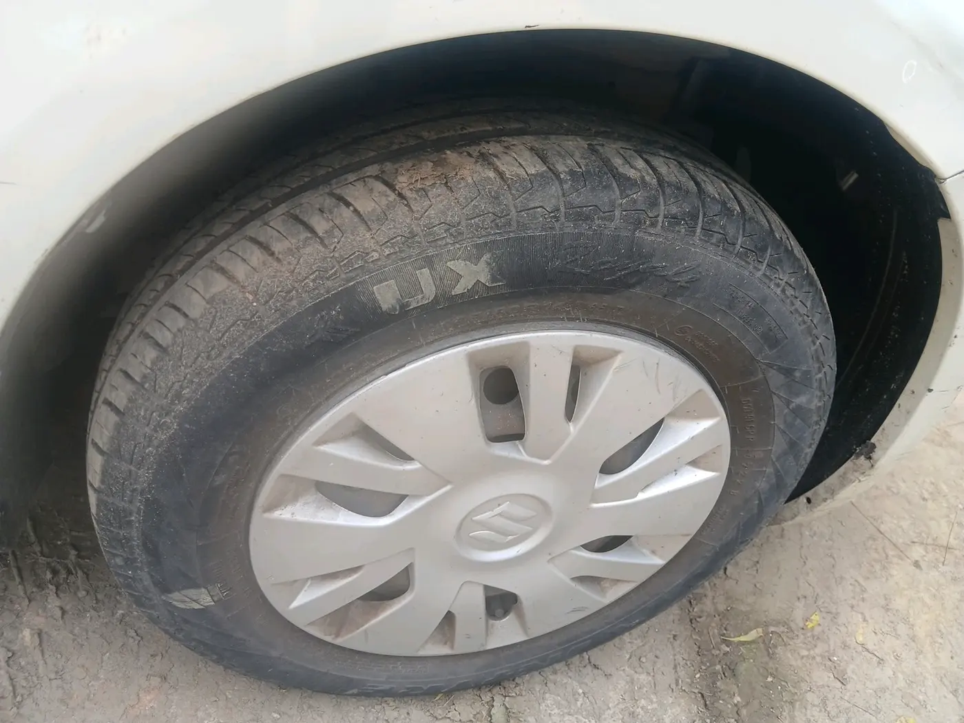 2013 Maruti Swift VXI, Petrol, Manual, 57,084 km, tyre