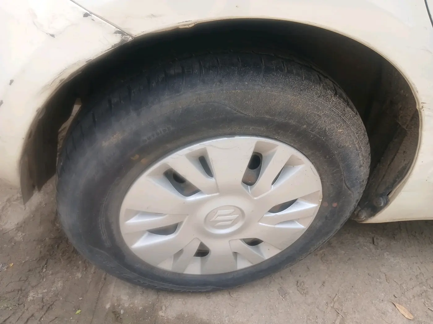 2013 Maruti Swift VXI, Petrol, Manual, 57,084 km, tyre