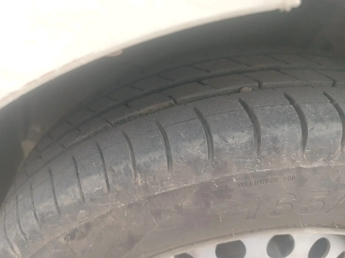 2016 Maruti Swift LXI (O), CNG, Manual, 92,523 km, tyre