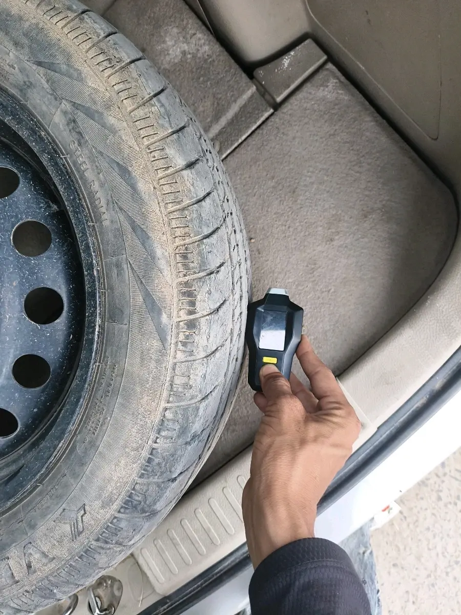 2017 Maruti Ertiga ZXI, Petrol, Manual, 65,379 km, tyre