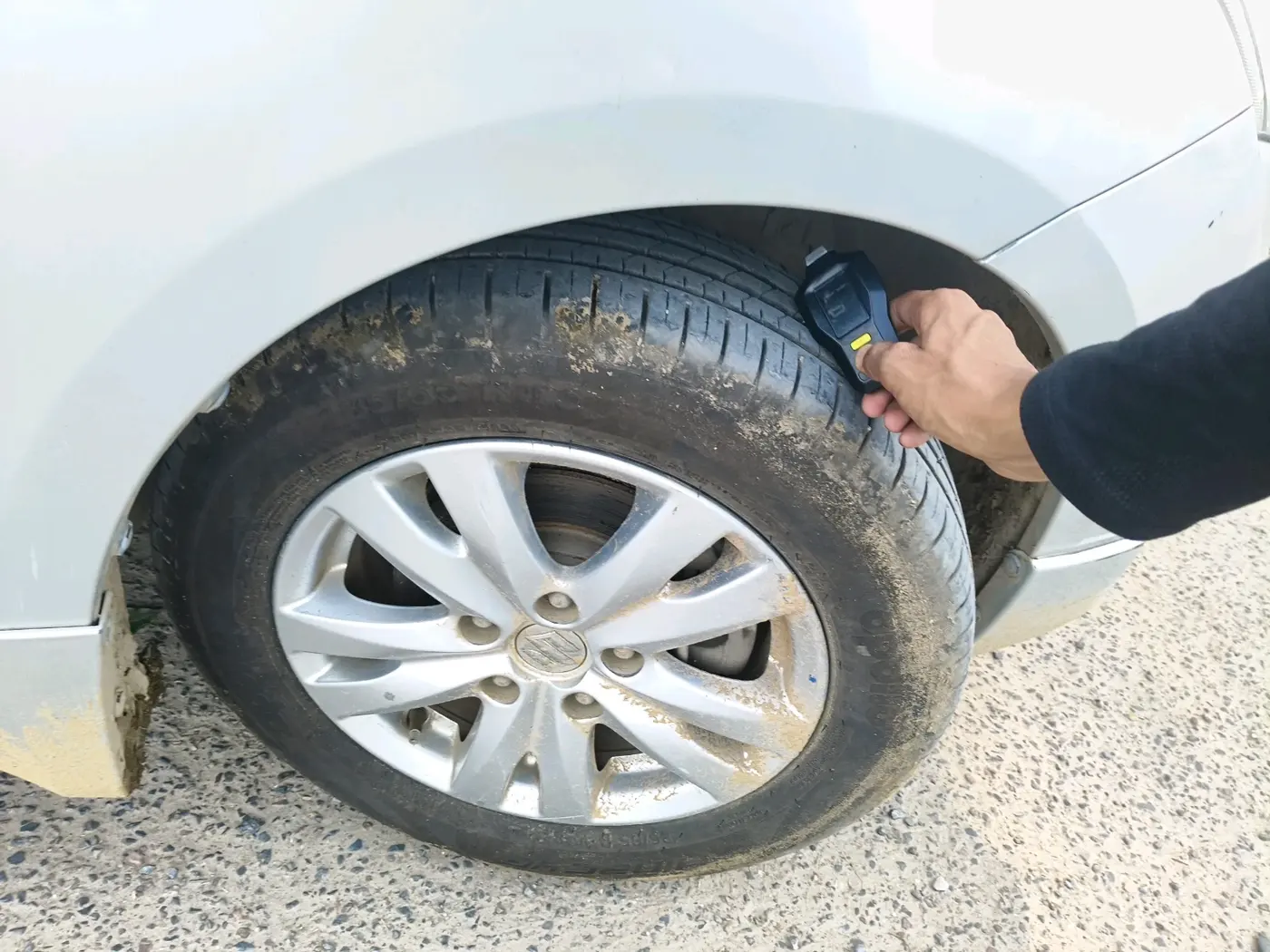 2017 Maruti Ertiga ZXI, Petrol, Manual, 65,379 km, tyre