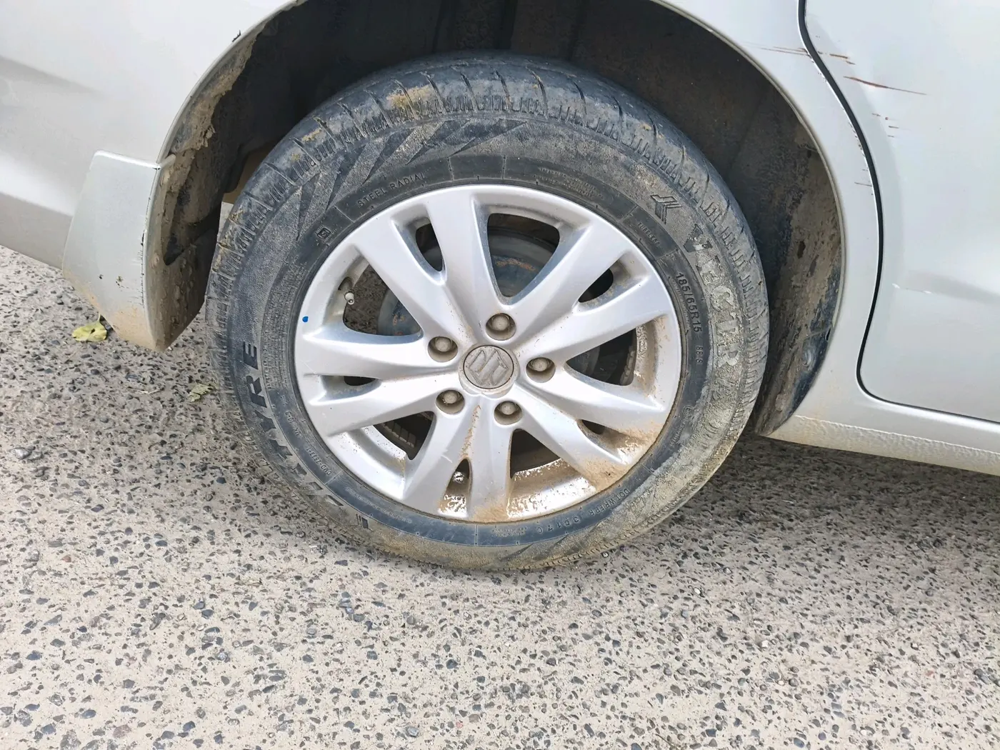 2017 Maruti Ertiga ZXI, Petrol, Manual, 65,379 km, tyre