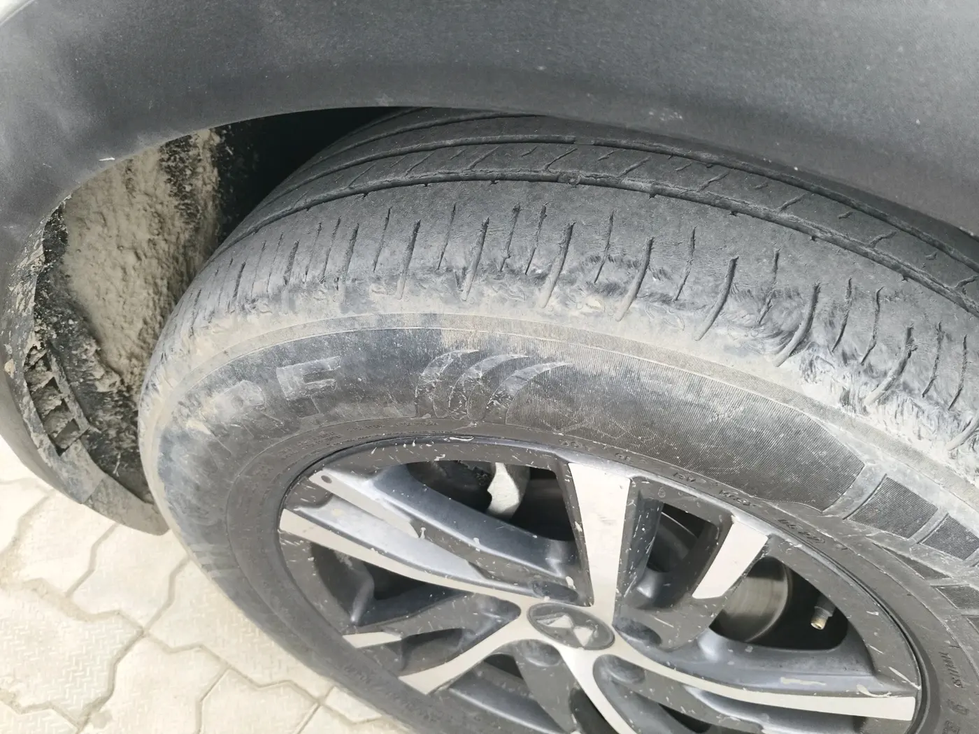 2022 Mahindra XUV700 AX 5 P MT 7 STR, Petrol, Manual, 41,747 km, tyre