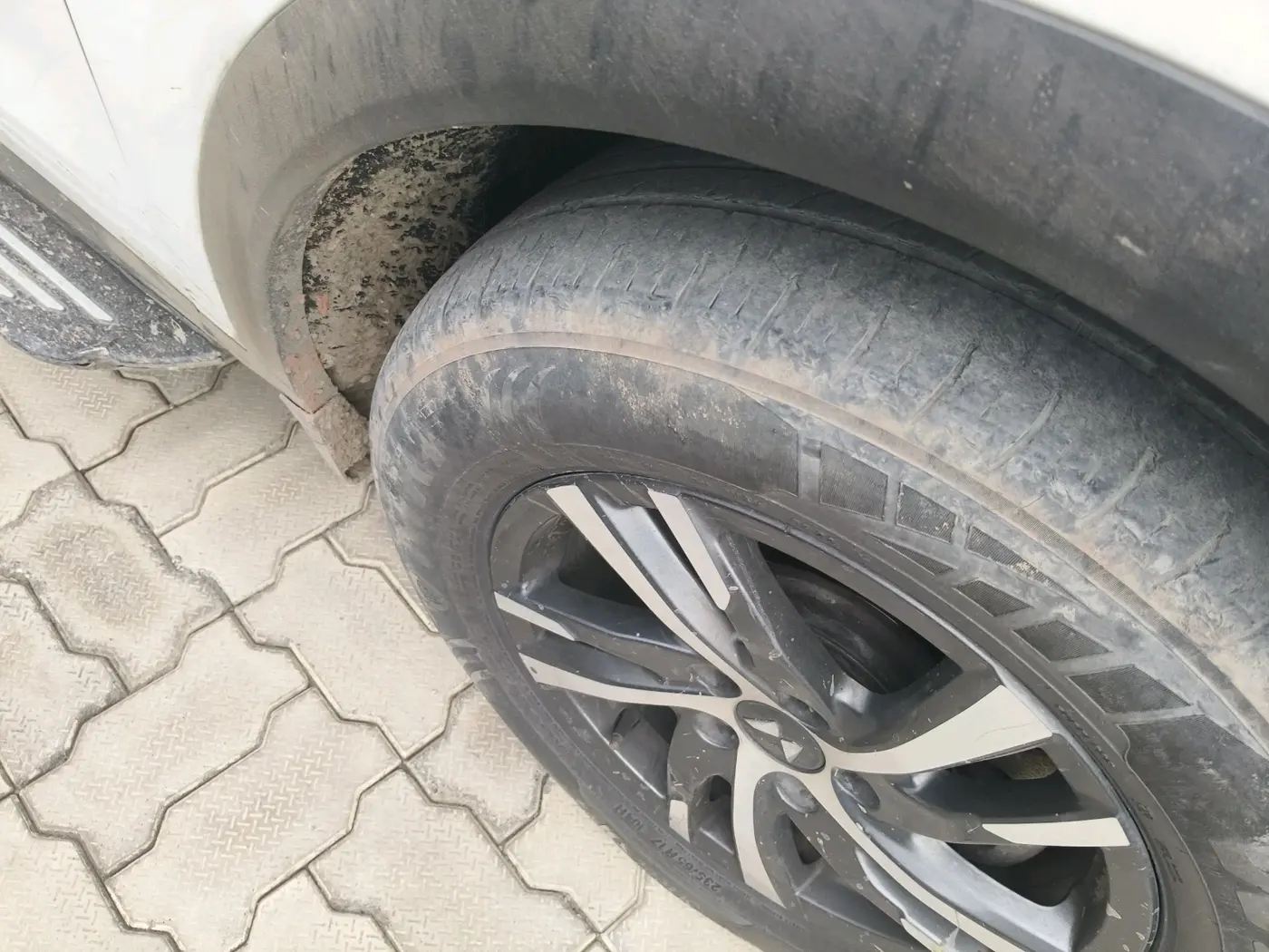 2022 Mahindra XUV700 AX 5 P MT 7 STR, Petrol, Manual, 41,747 km, tyre