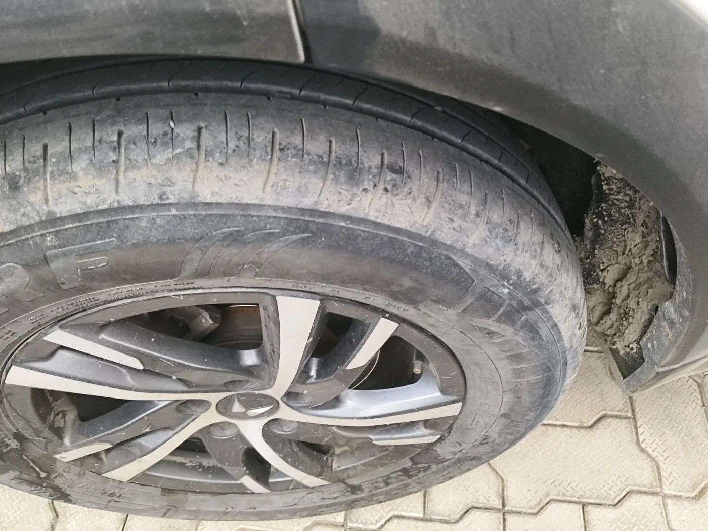 2022 Mahindra XUV700 AX 5 P MT 7 STR, Petrol, Manual, 41,747 km, tyre