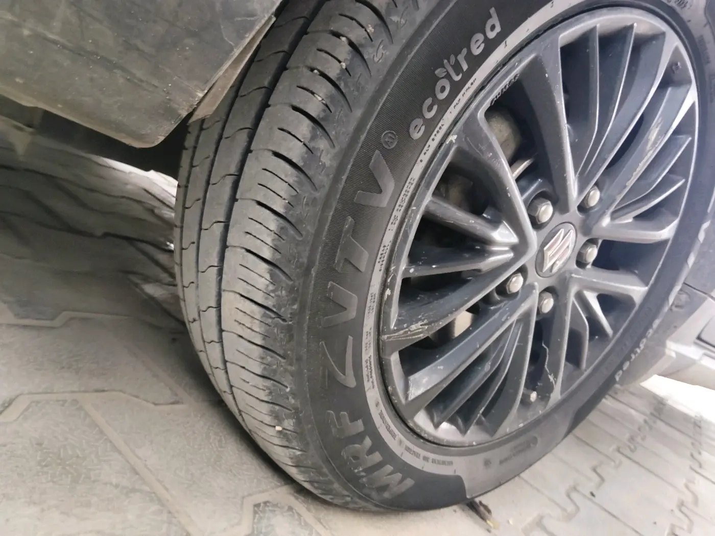 2021 Maruti XL6 ALPHA MT, Petrol, Manual, 1,37,870 km, tyre