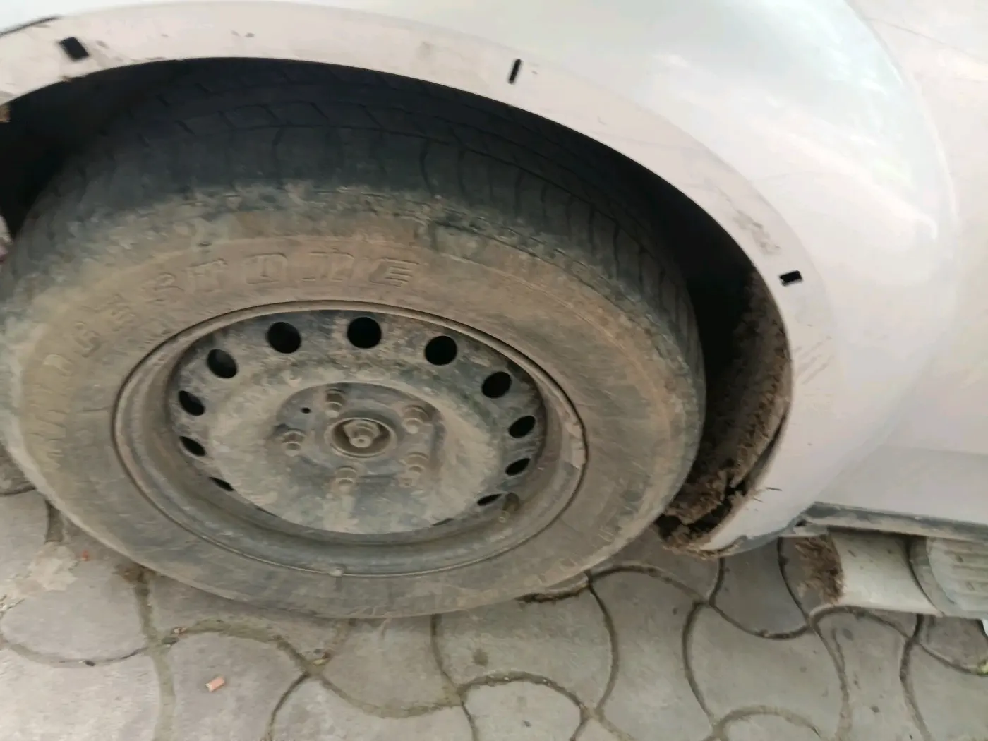 2012 Mahindra XUV500 W4, Diesel, Manual, 1,53,716 km, tyre