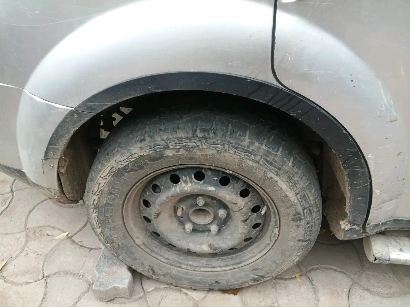2012 Mahindra XUV500 W4, Diesel, Manual, 1,53,716 km, tyre
