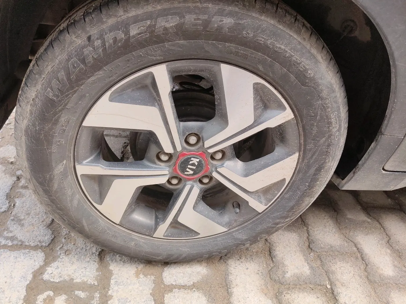 2021 KIA SONET GTX PLUS 1.0 IMT, Petrol, Manual, 1,20,952 km, tyre