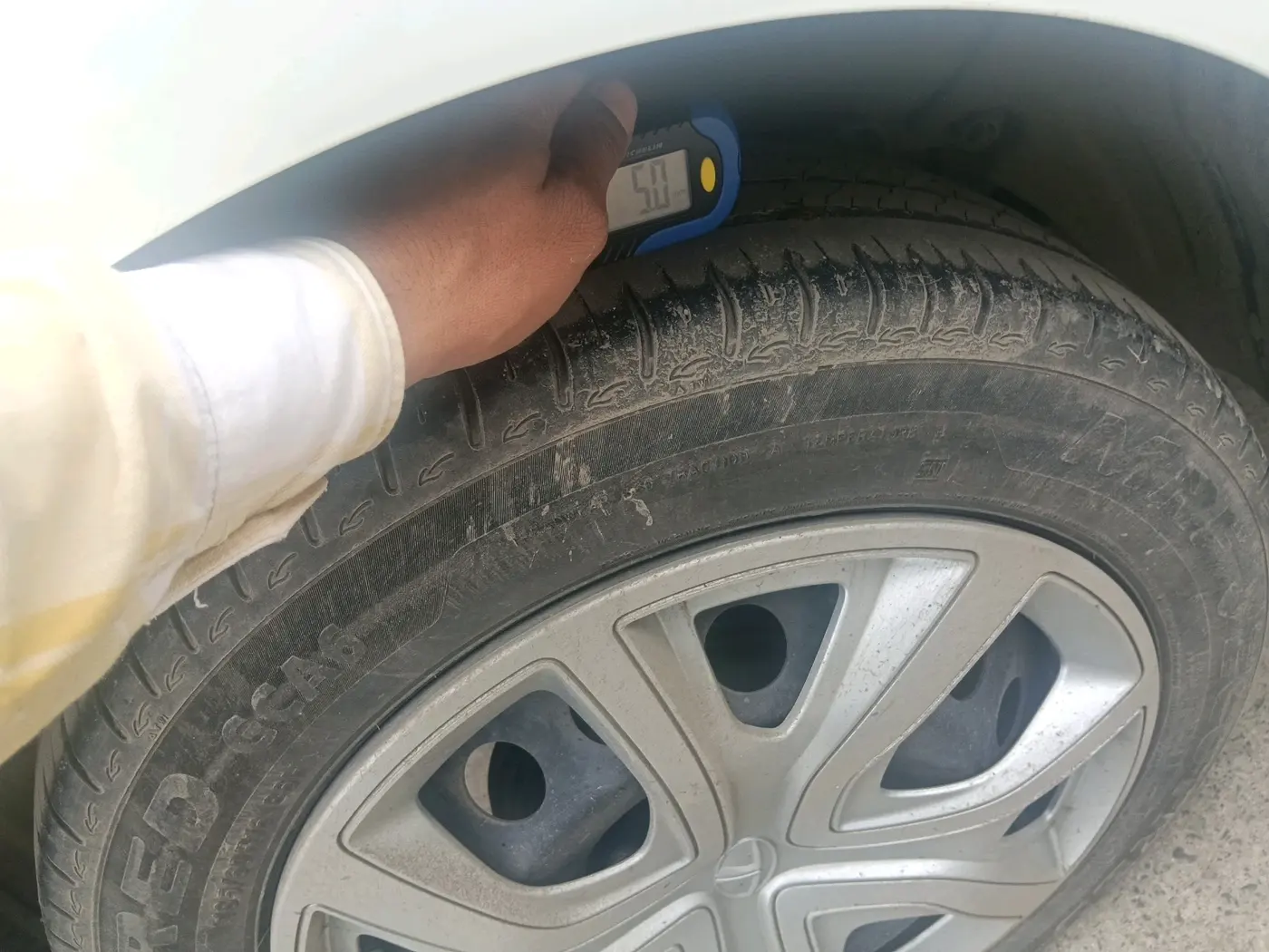 2023 Tata ALTROZ XTA, Petrol, Automatic, 29,372 km, tyre