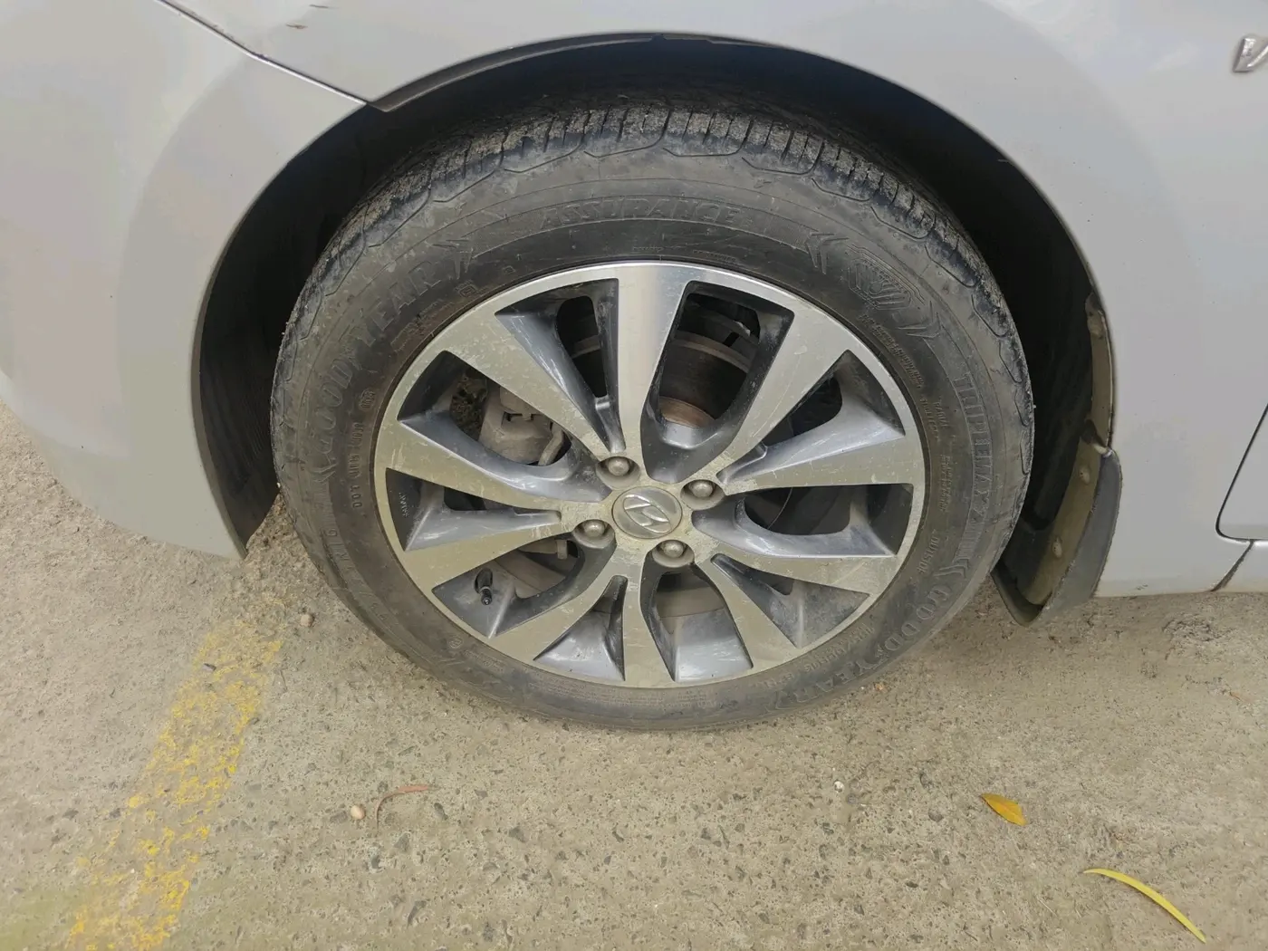 2016 Hyundai Verna 1.6 VTVT SX AT, CNG, Automatic, 69,244 km, tyre