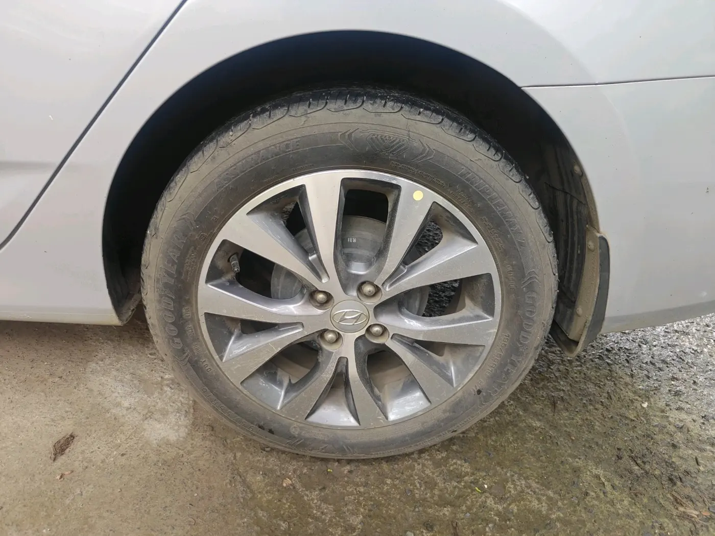 2016 Hyundai Verna 1.6 VTVT SX AT, CNG, Automatic, 69,244 km, tyre
