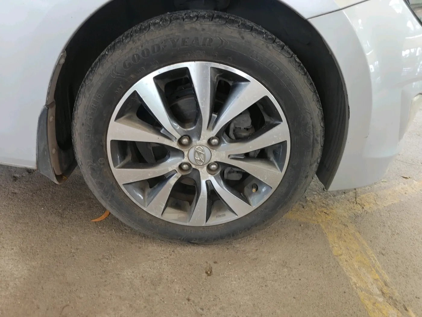 2016 Hyundai Verna 1.6 VTVT SX AT, CNG, Automatic, 69,244 km, tyre