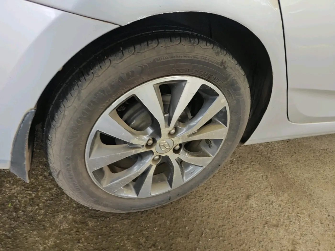 2016 Hyundai Verna 1.6 VTVT SX AT, CNG, Automatic, 69,244 km, tyre