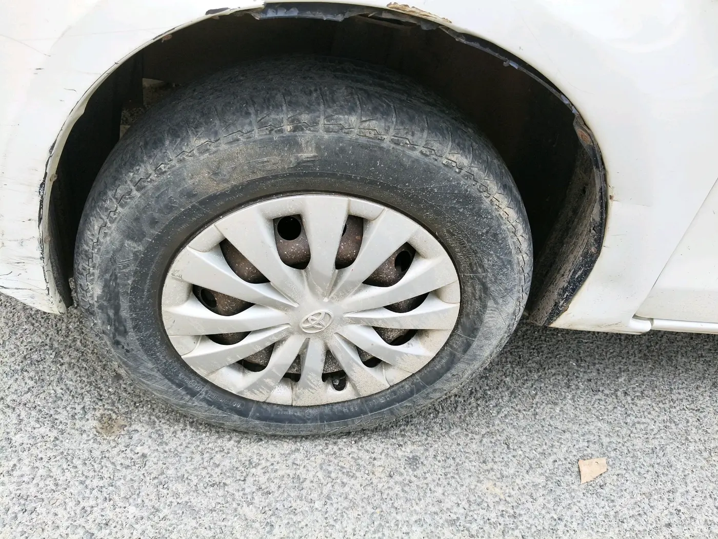 2012 Toyota Etios G, Petrol, Manual, 1,89,527 km, tyre