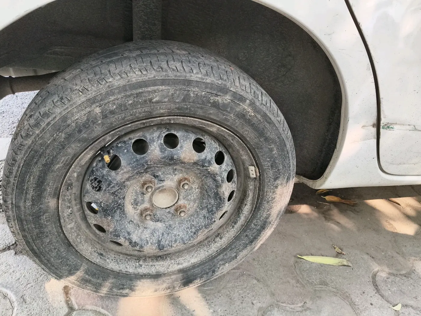 2012 Toyota Etios G, Petrol, Manual, 1,89,527 km, tyre