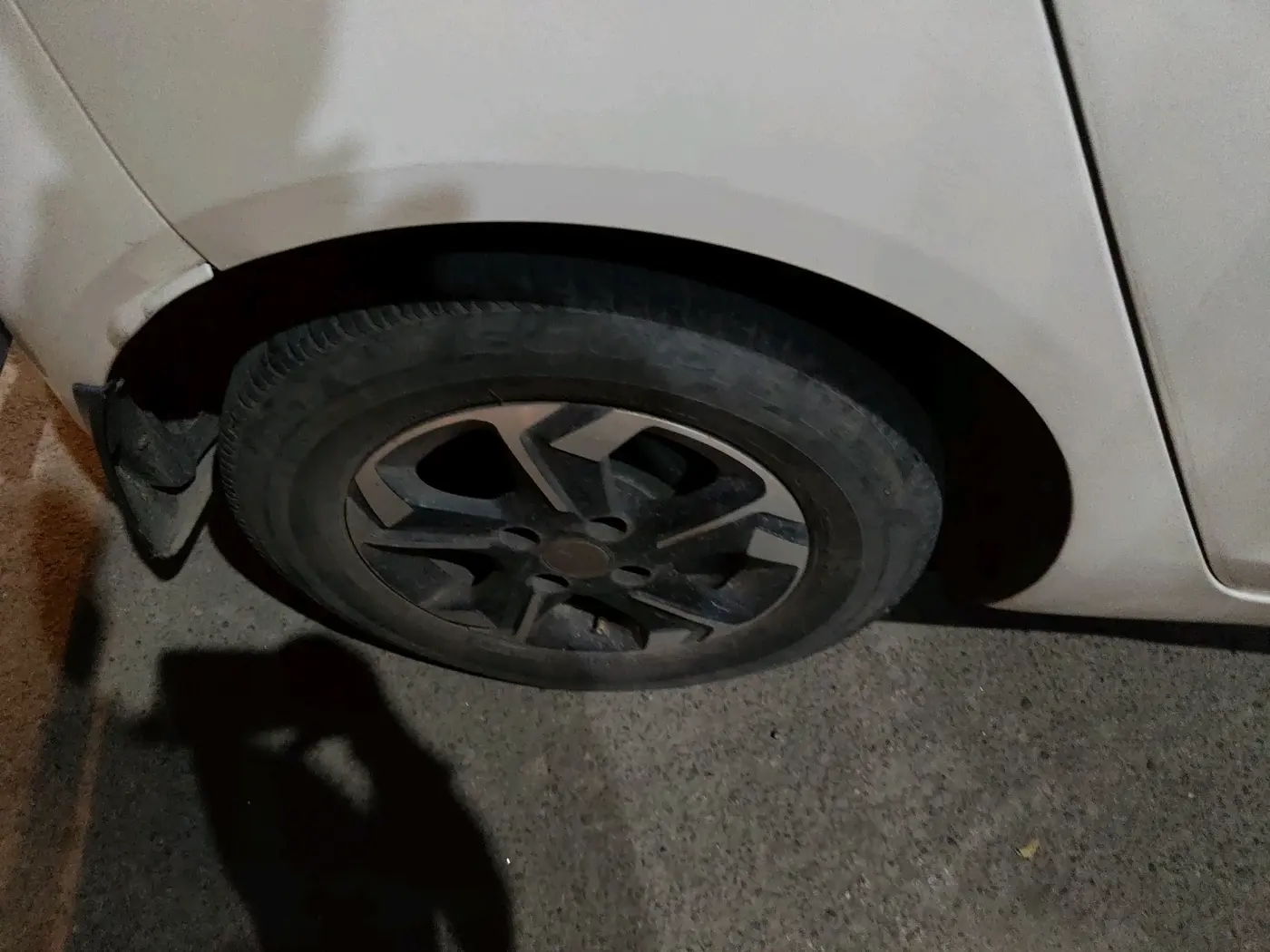 2021 Tata ALTROZ XE PETROL, CNG, Manual, 59,887 km, tyre
