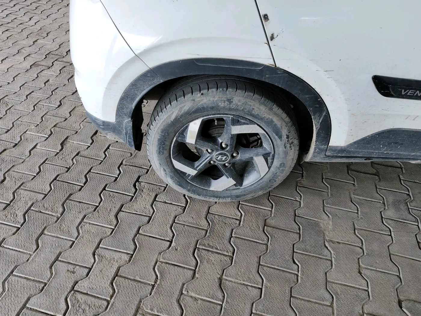 2022 Hyundai VENUE S 1.2, Petrol, Manual, 46,015 km, tyre