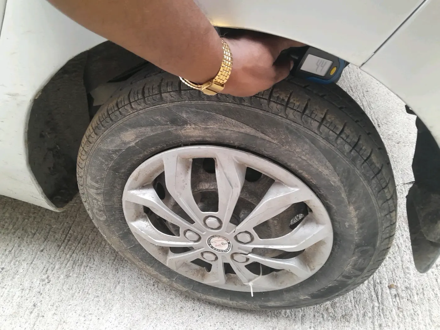 2013 Hyundai Eon ERA +, Petrol, Manual, 65,794 km, tyre