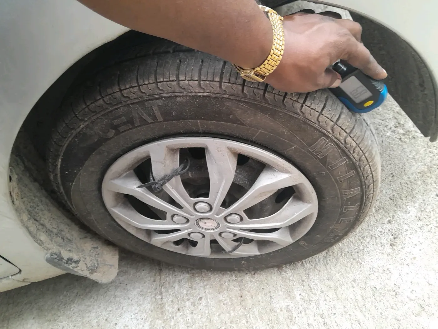 2013 Hyundai Eon ERA +, Petrol, Manual, 65,794 km, tyre