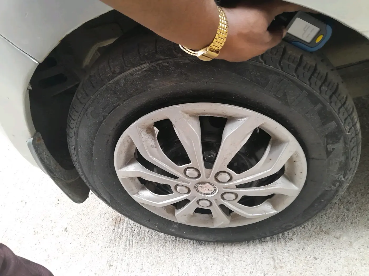 2013 Hyundai Eon ERA +, Petrol, Manual, 65,794 km, tyre
