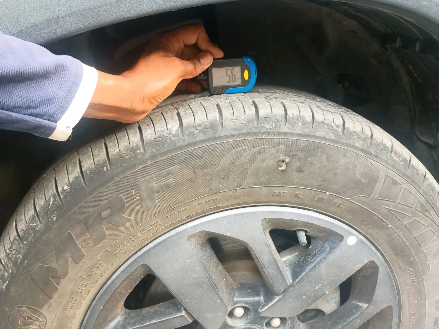 2024 Tata Safari PURE PLUS S DARK EDITION AT, Diesel, Automatic, 22,757 km, tyre