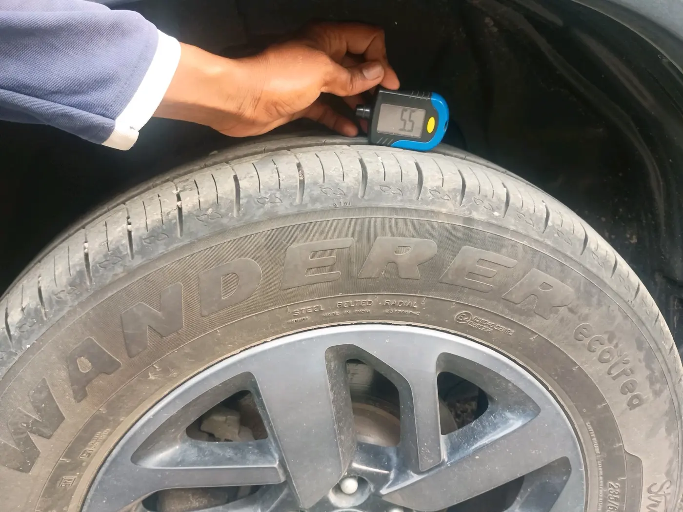 2024 Tata Safari PURE PLUS S DARK EDITION AT, Diesel, Automatic, 22,757 km, tyre